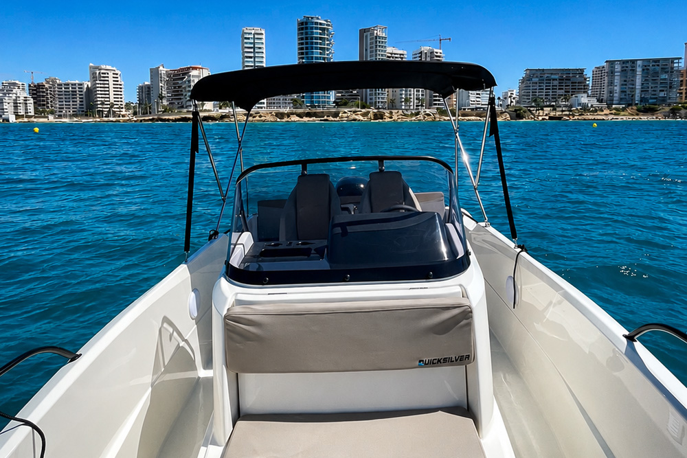 Aalquiler barco quicksilver-605-merche con licencia en Altea y Calpe Aalquiler barco quicksilver-605-merche con licencia en Altea y Calpe