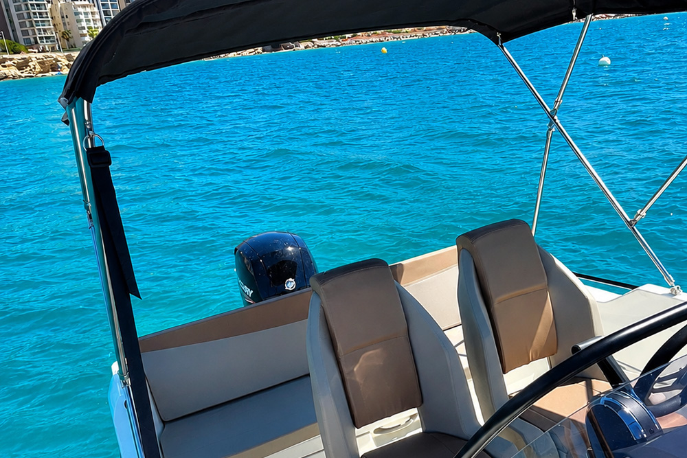 Aalquiler barco quicksilver-605-merche con licencia en Altea y Calpe Aalquiler barco quicksilver-605-merche con licencia en Altea y Calpe