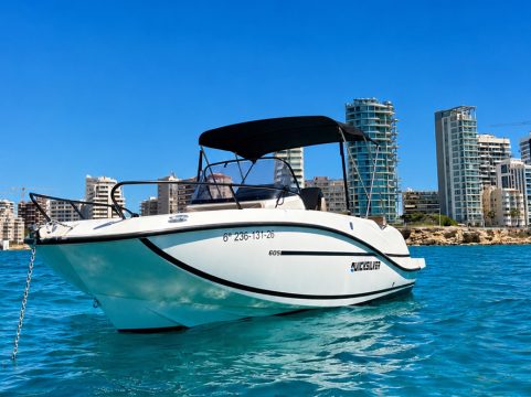 Aalquiler barco quicksilver-605-merche con licencia en Altea y Calpe